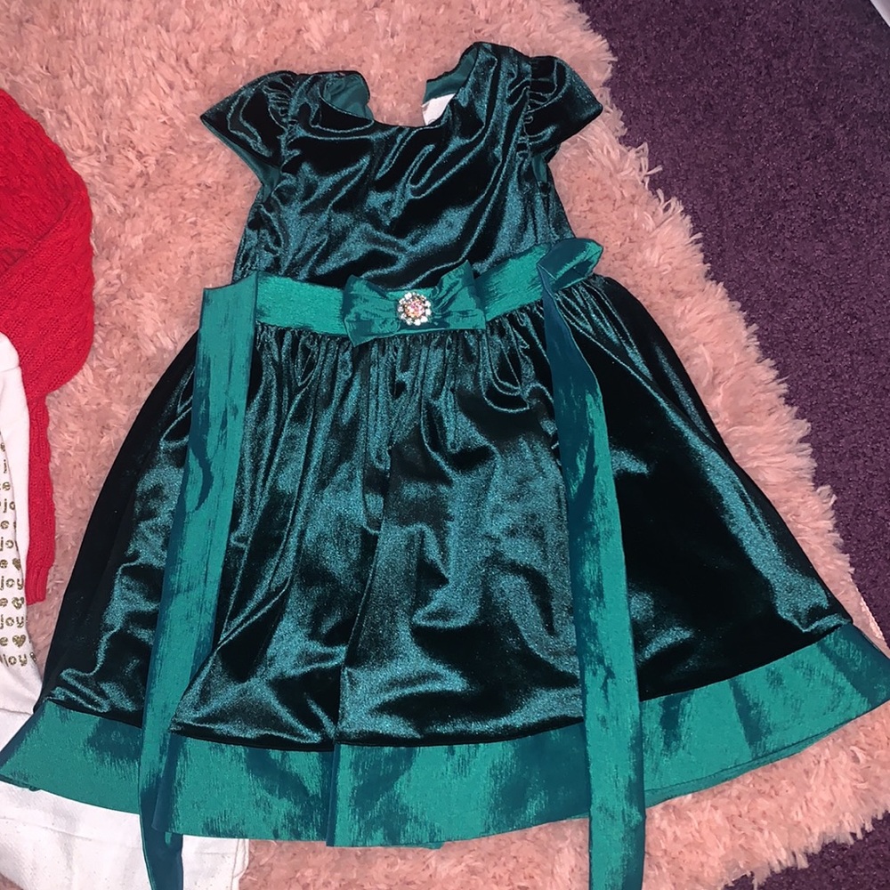 Girls seasonal winter clothes bundle 5t like new. - Picture 3 of 10